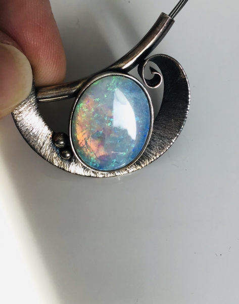 Opal, Kristall opal in Silber gefasst